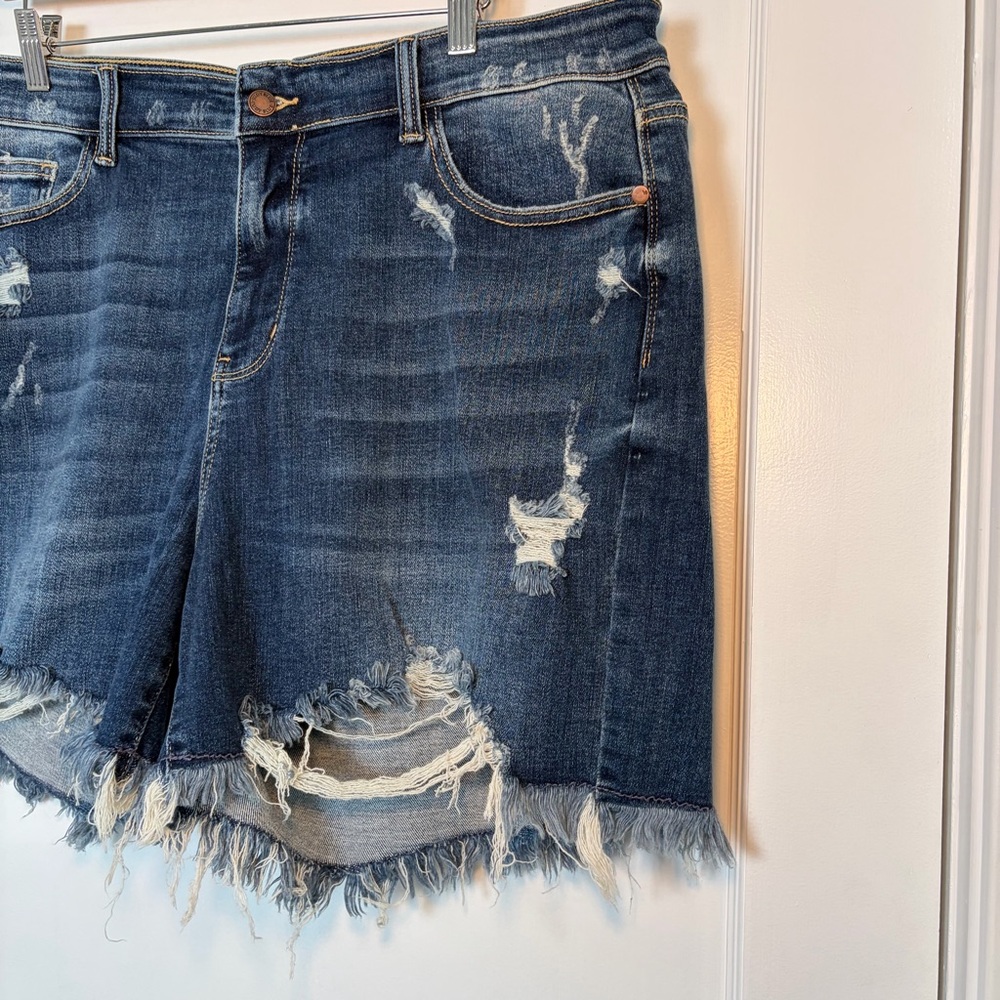 Judy blue distressed denim Shorts - Picture 2 of 16